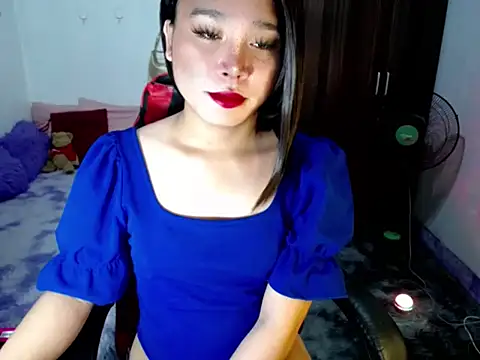Snapshot of Urassiansweetcummer chatting on 06.19.26 Urassiansweetcummer online show from 06.19.26