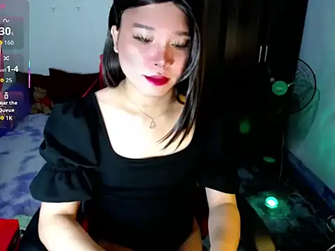 Snapshot of Urassiansweetcummer chatting on 07.15.26 Urassiansweetcummer online show from 07.15.26