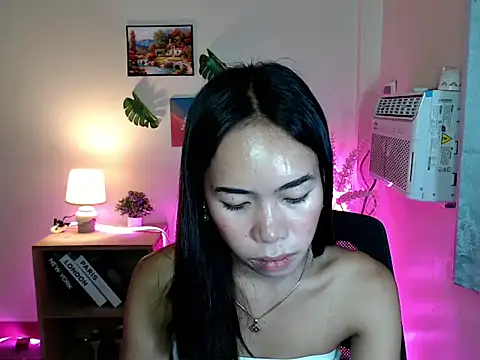 Snapshot of Shindoll chatting on 10.26.25 Shindoll online show from 10.26.25