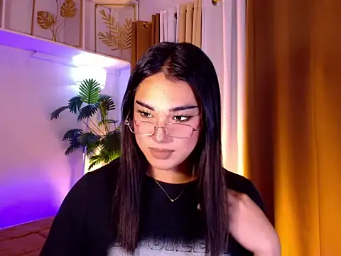 Snapshot of magnificent_kitana chatting on 04.27.26 magnificent kitana online show from 04.27.26