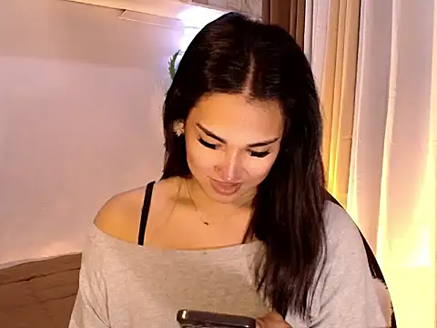 Snapshot of magnificent_kitana chatting on 05.17.26 magnificent kitana online show from 05.17.26