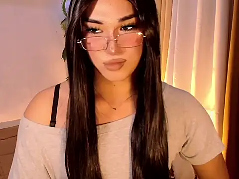 Snapshot of magnificent_kitana chatting on 05.24.26 magnificent kitana online show from 05.24.26