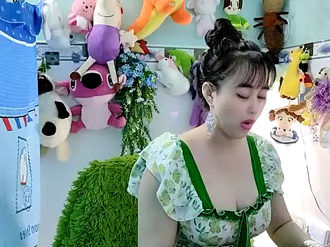 emgaixinhngoan online show from 10.19.25