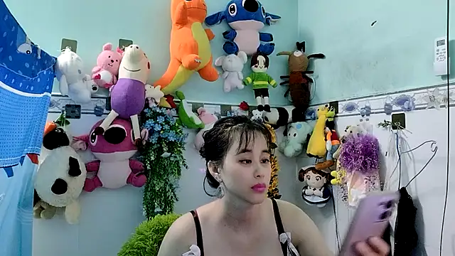 emgaixinhngoan online show from 10.22.25