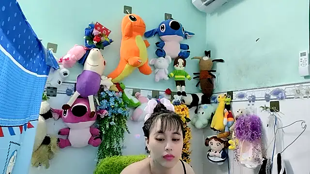 emgaixinhngoan online show from 10.30.25