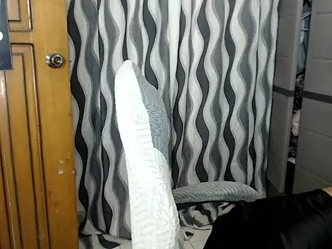 sweetiie caren online show from 04.17.26