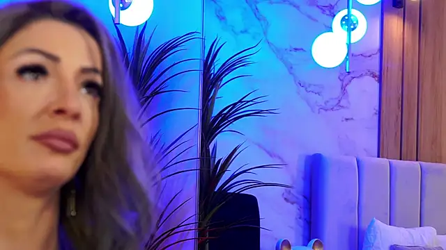 Snapshot of Izabellle02 chatting on 03.01.26 Izabellle02 online show from 03.01.26