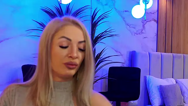 Snapshot of Izabellle02 chatting on 03.04.26 Izabellle02 online show from 03.04.26