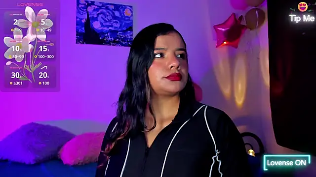 Snapshot of Shophie_thoopson chatting on 11.26.25 Shophie thoopson online show from 11.26.25