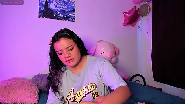 Snapshot of Shophie_thoopson chatting on 11.27.25 Shophie thoopson online show from 11.27.25