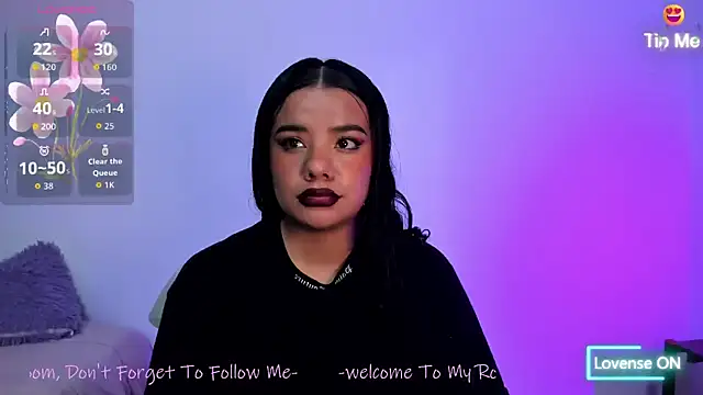 Snapshot of Shophie_thoopson chatting on 12.14.25 Shophie thoopson online show from 12.14.25