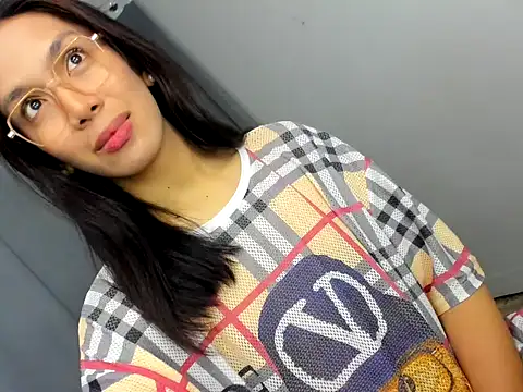 Snapshot of lucyshanex chatting on 11.08.25 lucyshanex online show from 11.08.25