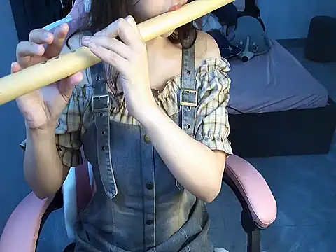 Snapshot of Ori-Yannie chatting on 10.27.25 Ori-Yannie online show from 10.27.25