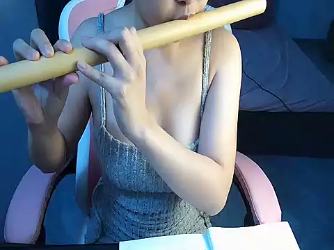 Snapshot of Ori-Yannie chatting on 10.31.25 Ori-Yannie online show from 10.31.25