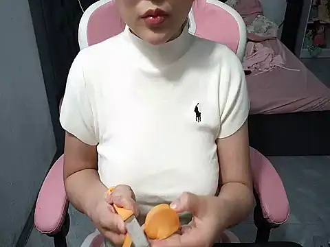 Snapshot of Ori-Yannie chatting on 11.02.25 Ori-Yannie online show from 11.02.25