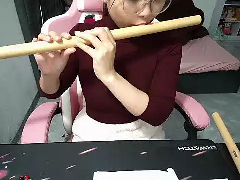 Snapshot of Ori-Yannie chatting on 11.18.25 Ori-Yannie online show from 11.18.25