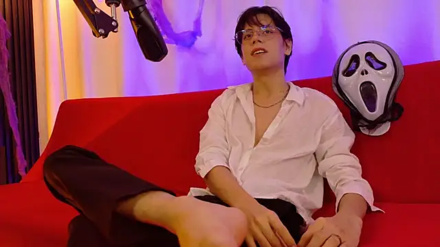 luixdust  online show from 10.24.25