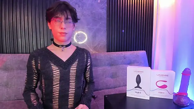 luixdust  online show from 11.04.25