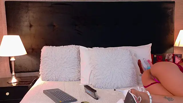 Leila Milleer online show from 10.11.25