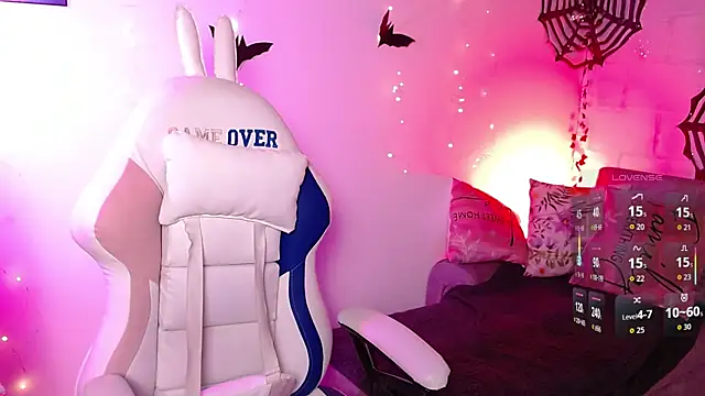 hinnata lovely online show from 10.15.25