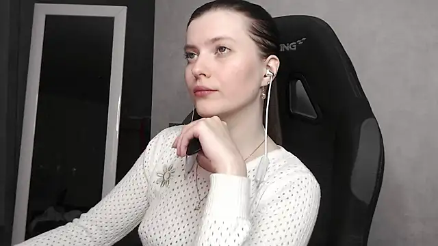 Snapshot of cute_elfy_ chatting on 09.16.25 cute elfy online show from 09.16.25