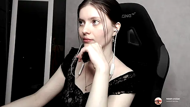 Snapshot of cute_elfy_ chatting on 09.18.25 cute elfy online show from 09.18.25