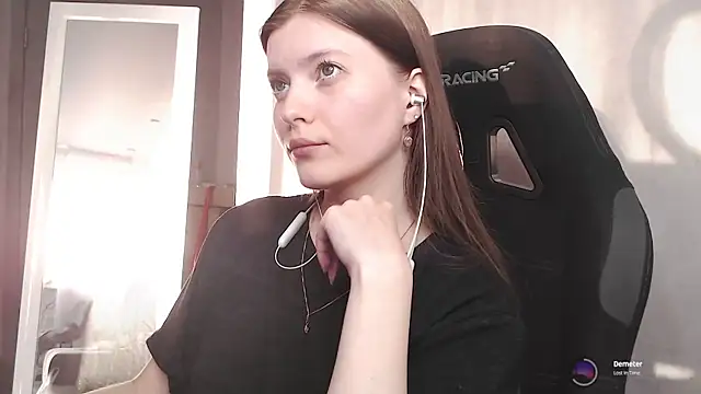 Snapshot of cute_elfy_ chatting on 09.21.25 cute elfy online show from 09.21.25