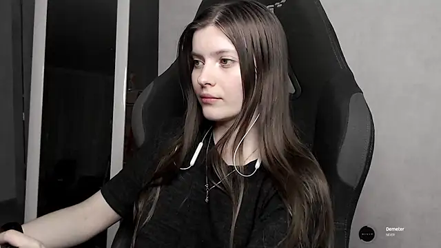 Snapshot of cute_elfy_ chatting on 09.22.25 cute elfy online show from 09.22.25