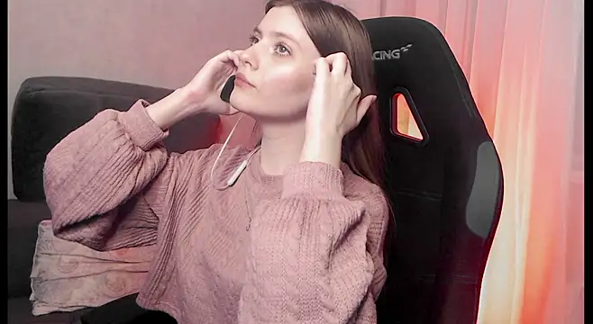 cute elfy  online show from 12.20.25