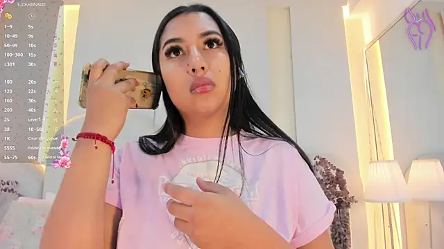 SalomeeBell online show from 10.16.25