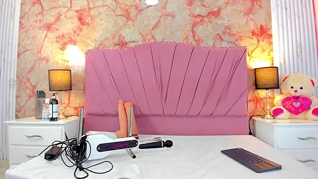 Wonderkloe  online show from 03.29.26