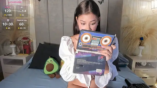 Snapshot of leaahcashh chatting on 09.14.25 leaahcashh online show from 09.14.25