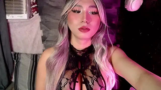 UrhotlucyTS online show from 10.11.25