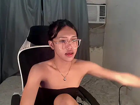 Snapshot of urcurlydiva chatting on 06.18.26 urcurlydiva online show from 06.18.26