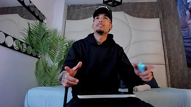 Thiagoferreti online show from 10.27.25