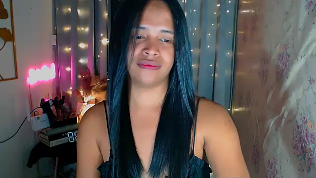 Snapshot of Lorainnelustts chatting on 02.13.26 Lorainnelustts online show from 02.13.26