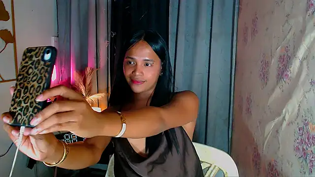 Snapshot of Lorainnelustts chatting on 02.17.26 Lorainnelustts online show from 02.17.26