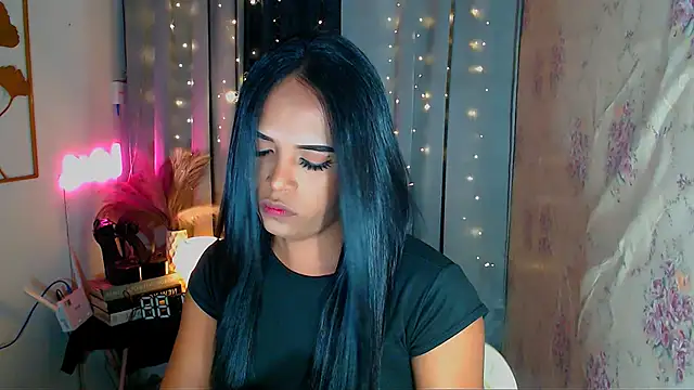 Snapshot of Lorainnelustts chatting on 02.18.26 Lorainnelustts online show from 02.18.26