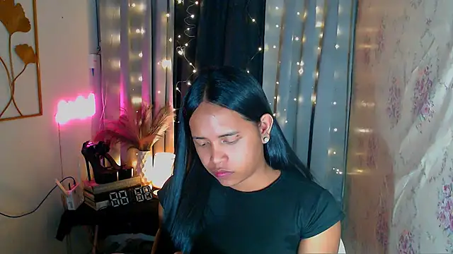 Snapshot of Lorainnelustts chatting on 02.19.26 Lorainnelustts online show from 02.19.26