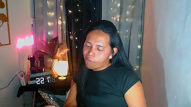 Snapshot of Lorainnelustts chatting on 02.25.26 Lorainnelustts online show from 02.25.26