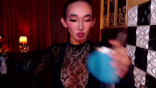 lhexiecollins online show from 04.08.26