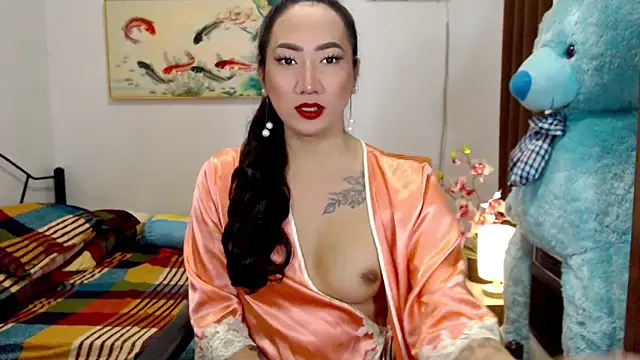 Snapshot of LovelyQueen69 chatting on 09.18.25 LovelyQueen69 online show from 09.18.25