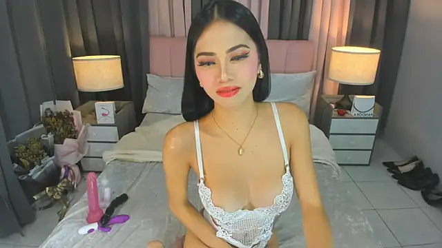 YlianaGivenchy online show from 05.26.26