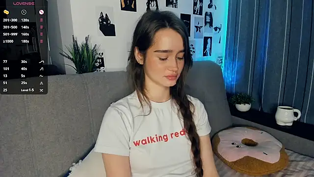 lovelyalivia online show from 10.22.25