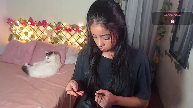 Snapshot of Angie_Lee01 chatting on 11.25.25 Angie Lee01 online show from 11.25.25