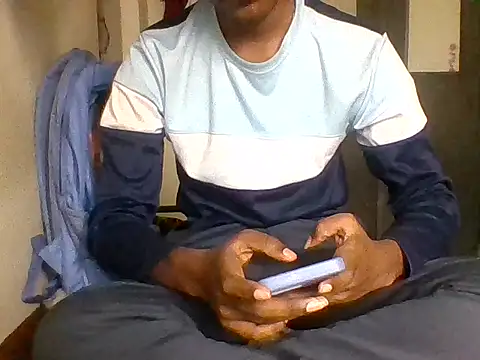 Snapshot of princemaheshboblover chatting on 10.25.25 princemaheshboblover online show from 10.25.25