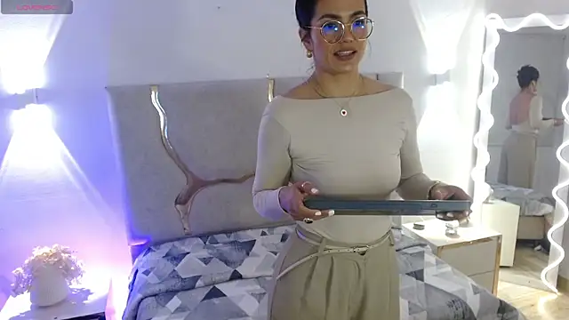 Rosalind tay online show from 10.20.25