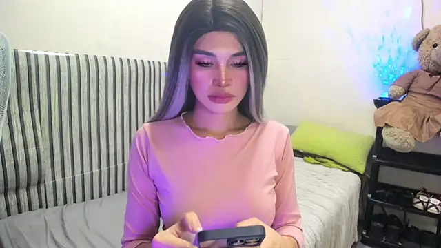 Snapshot of Ms_Monica chatting on 12.17.25 Ms Monica online show from 12.17.25