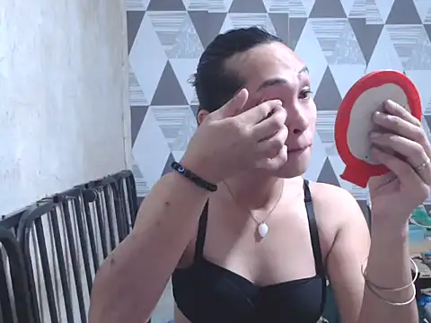 Wiynwyn Delamerced1989 online show from 12.14.25