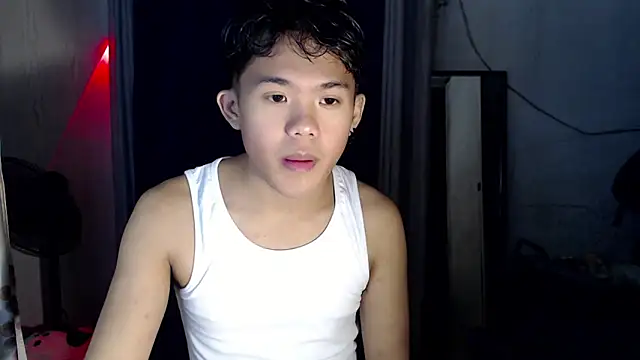 Snapshot of twink_asianbunny chatting on 09.17.25 twink asianbunny online show from 09.17.25